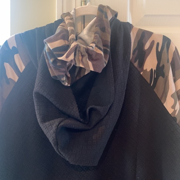 Hoodie camouflage and black. - Picture 3 of 10